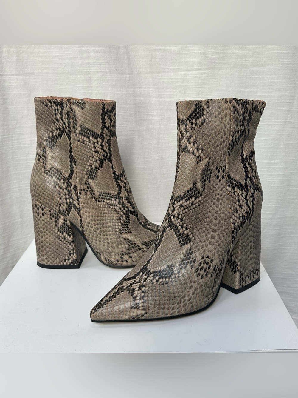 Alias Mae NWOT Taupe Snake-Print Pointed Toe Ankle Boots